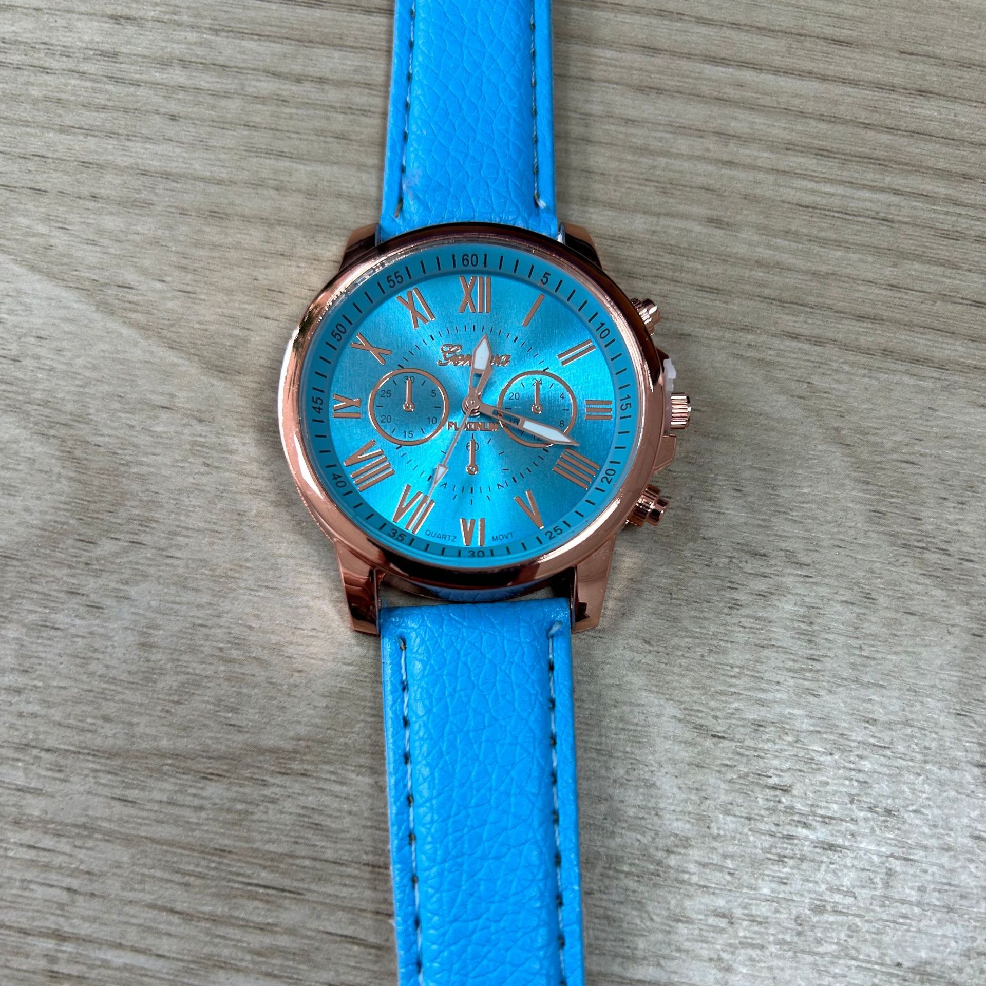 Watch New Trendy Belt Roman Literal False Three Eyes Men's and Women's Watch Men's and Women's Students Fashion Belt Watch